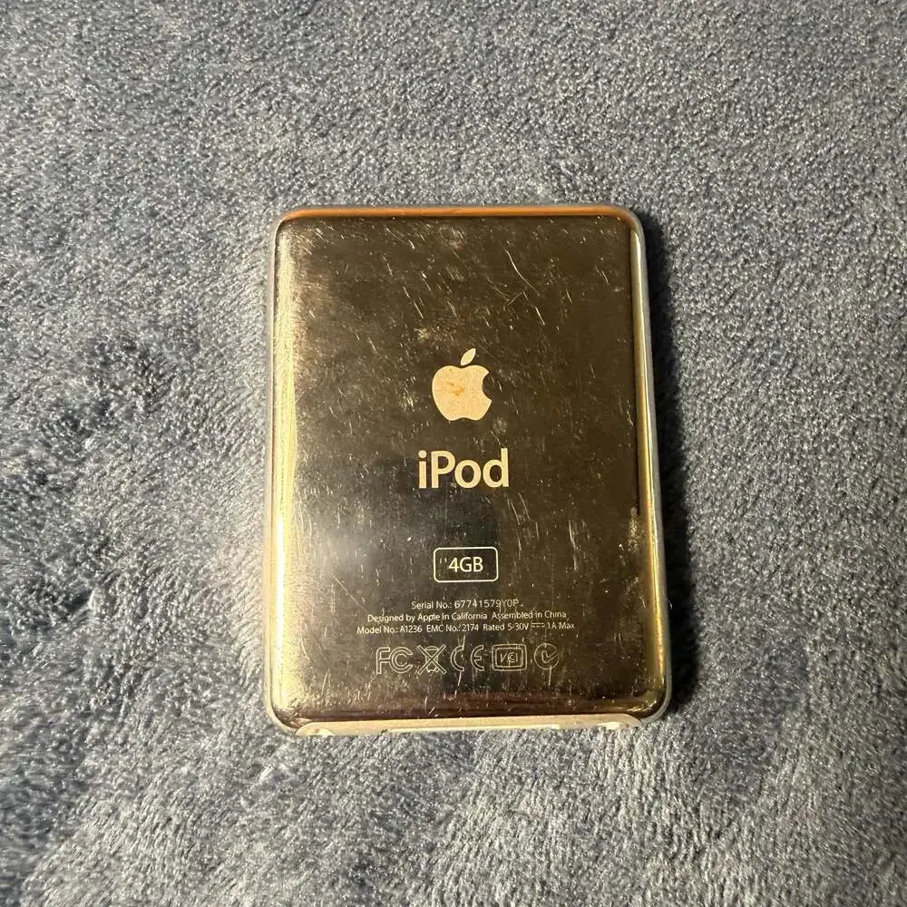 Apple iPod Nano 3rd Generation 4GB Silver